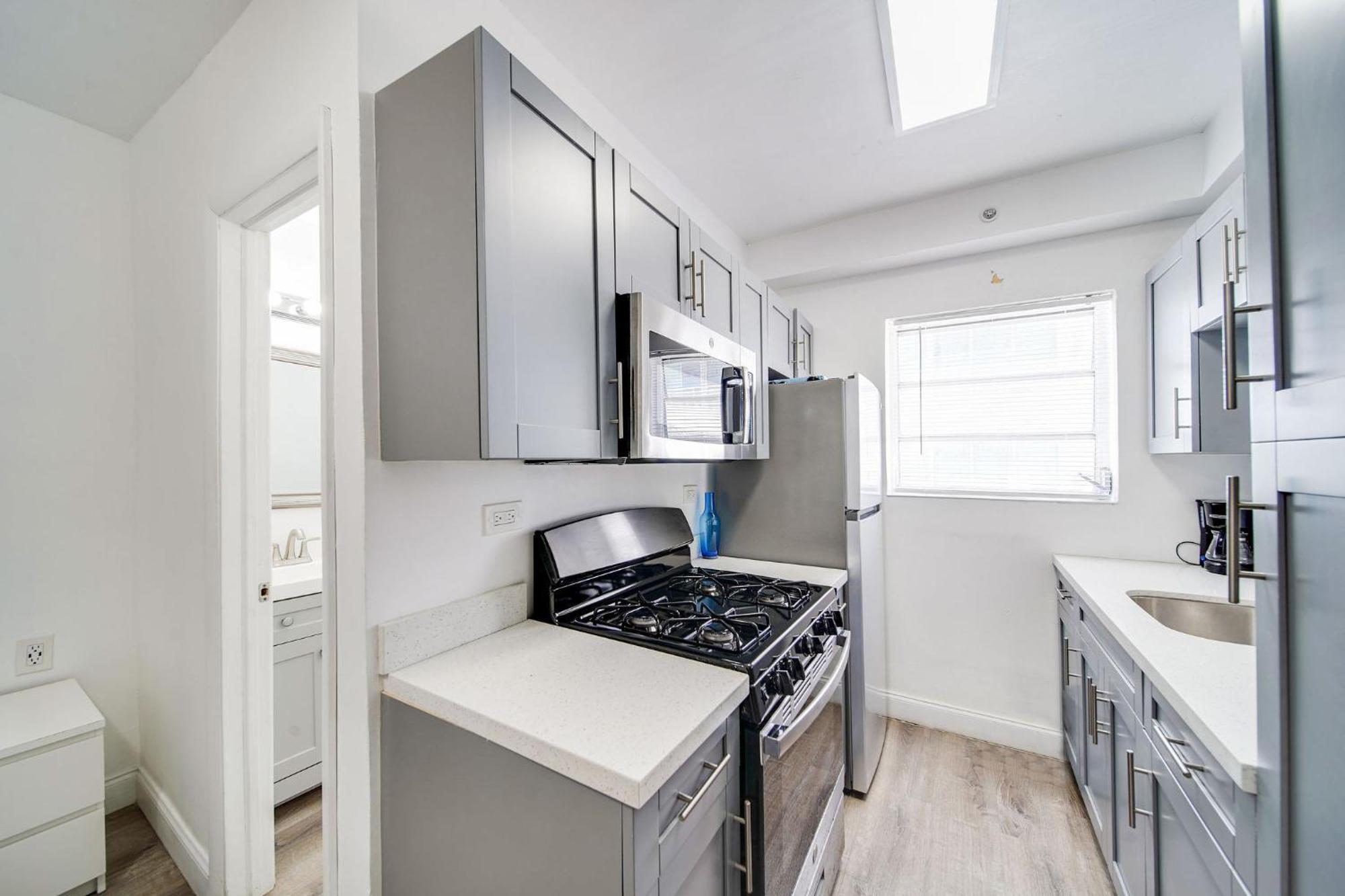Fresh Ocean Dr, W/2 Queen Beds-steps 2 Appartamento